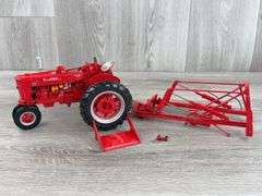 IH McCormick Farmall MD W/Loader Attachment, 1/16