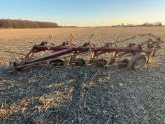 International 710, 5 Bottom Plow