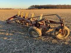 International 710, 5 Bottom Plow