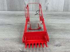 IH McCormick Farmall MD W/Loader Attachment, 1/16