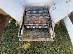 Willmar 600 Fertilizer Spreader - 50’ Spread