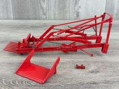 IH McCormick Farmall MD W/Loader Attachment, 1/16
