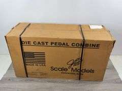 Gleaner Super 7 Black Stealth Pedal Combine, NIB, Scale Models