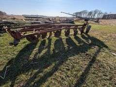 International 560 6 Bottom Plow