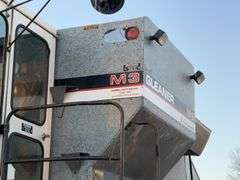 Gleaner M3 Combine