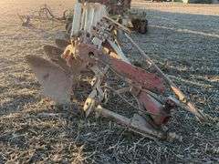 International 710, 5 Bottom Plow