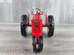 IH McCormick Farmall MD W/Loader Attachment, 1/16