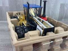 Steiger PTA325 ‘Spirit Of ‘76’ 4WD Duals, 1/16, Gold Chrome