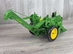 John Deere 4020 NF W/237 Corn Picker, 1/16, Precision Classics 14