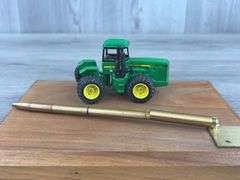 John Deere 8850 4WD Duals-Ertl On Plaque, 1/64