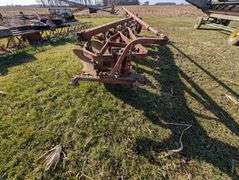 International 560 6 Bottom Plow