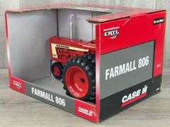 IH McCormick Farmall 806 NF Duals, 1/16, Ertl Britains