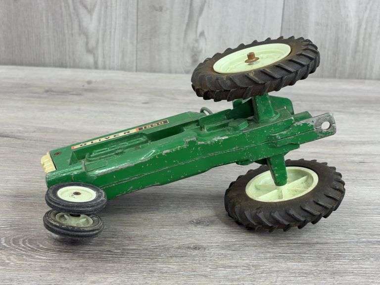 Oliver 1850 NF, 1/16, Ertl, Missing Muffler