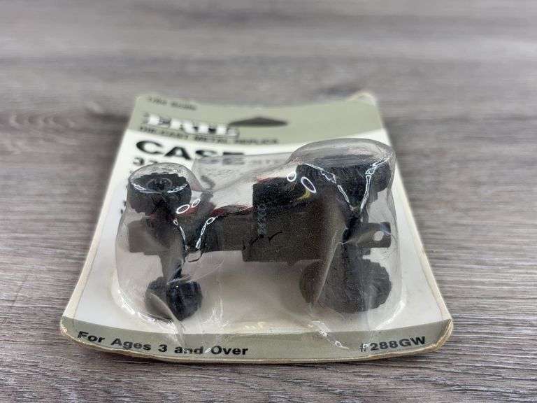 Case International 3394 MFD, 1/64, 1986 Farm Women Christmas