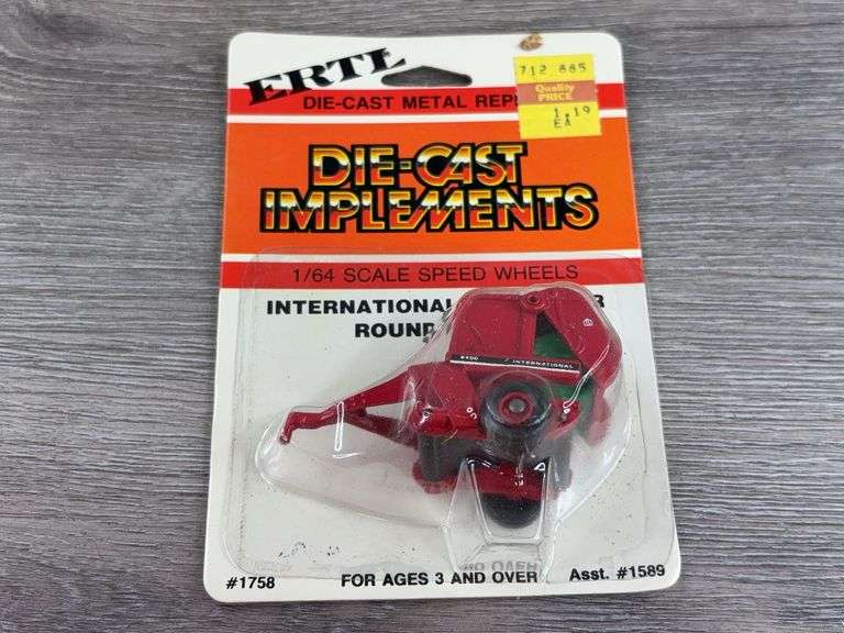 2 International 2400 Round Balers, 1/64, Ertl