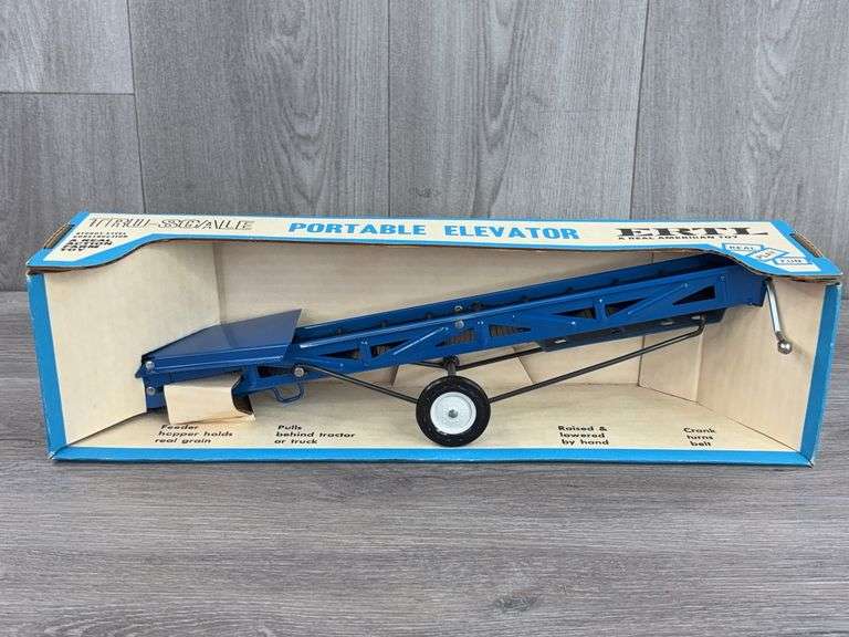 Tru-Scale Portable Elevator, 1/16, Ertl