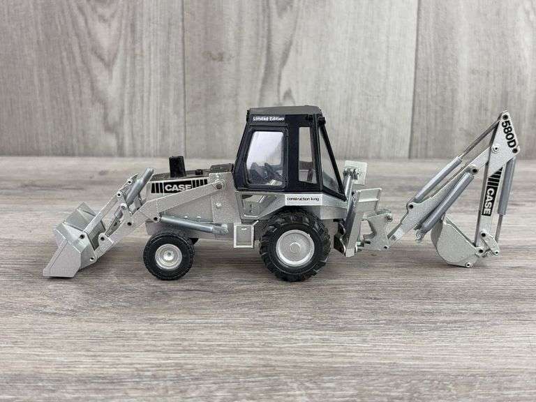 Case 580D Construction King Backhoe/Loader, 1/35
