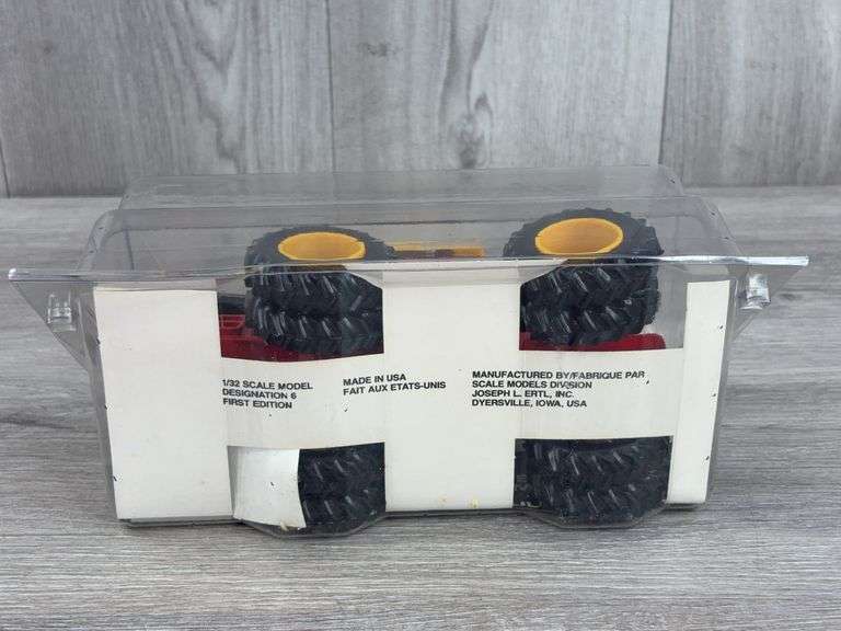 Versatile 836 Designation 6 4WD Duals, 1/32, Scale Models