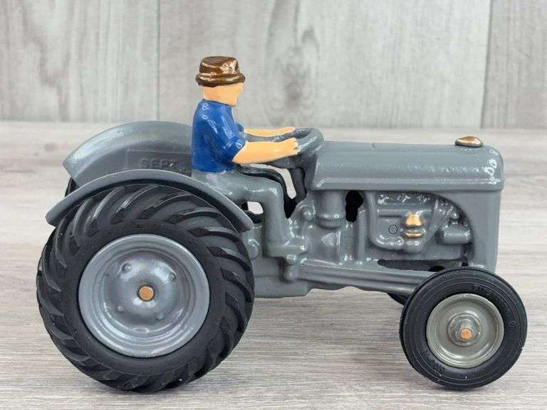 Custom Ferguson Tractor, 1/16, Marked Arcade