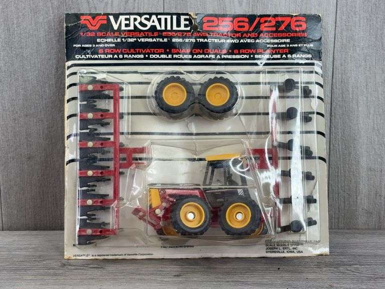 Versatile 256/276 4WD W/Accessories, 1/32, Scale Models