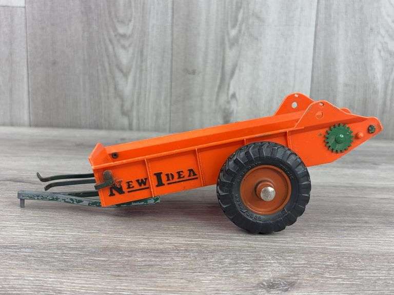 New Idea Spreader, 1/16, Topping Models
