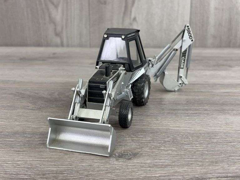 Case 580D Construction King Backhoe/Loader, 1/35