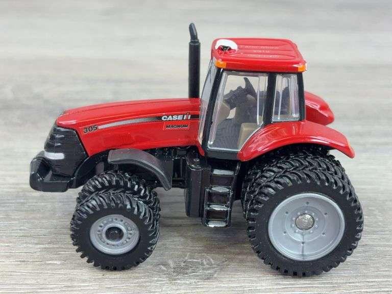 Case IH Magnum 305 Duals/Triples, 1/64, 2010 Farm Show