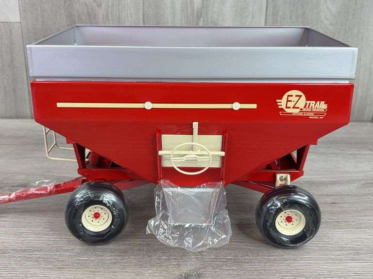 E-Z Trail Model 500 Gravity Wagon, 1/16, Limited Edition