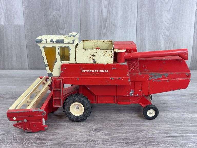 International 915 Hydrostatic Combine, 1/20, Ertl