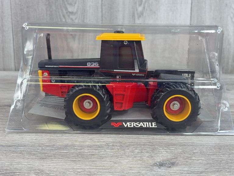 Versatile 836 Designation 6 4WD Duals, 1/32, Scale Models