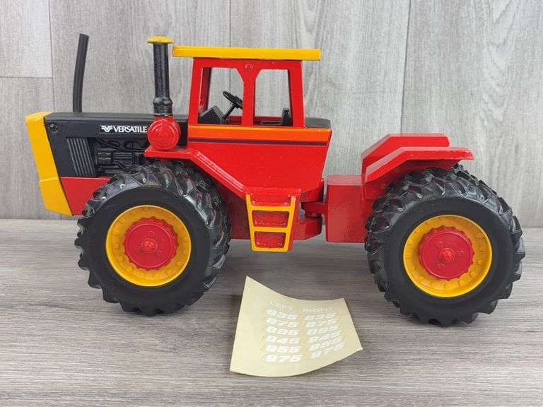 Versatile 4WD Duals W/Decals, 1/16, Scale Models