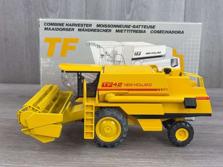 New Holland TF42 Combine Harvester, 1/42, NZG Modelle