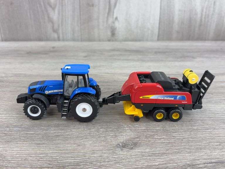 New Holland T8.275 & BB9060 Square Baler, 1/64