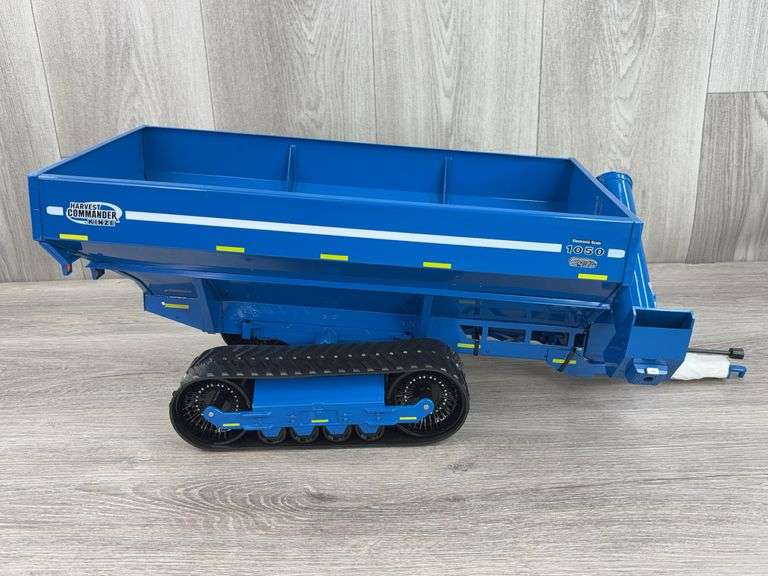 Kinze 1050 Sof-Trak Harvest Commander Grain Wagon, 1/16