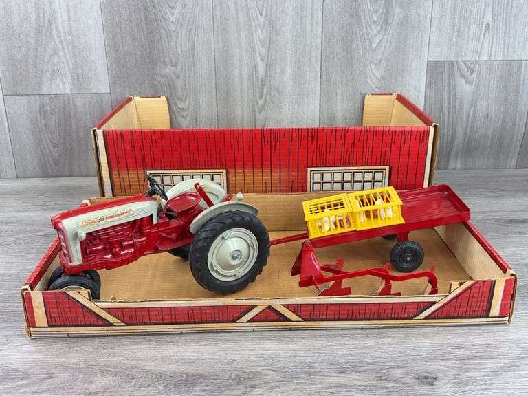 Ford 961 Powermaster NF Farm Set, Shed, 1/12, Hubley