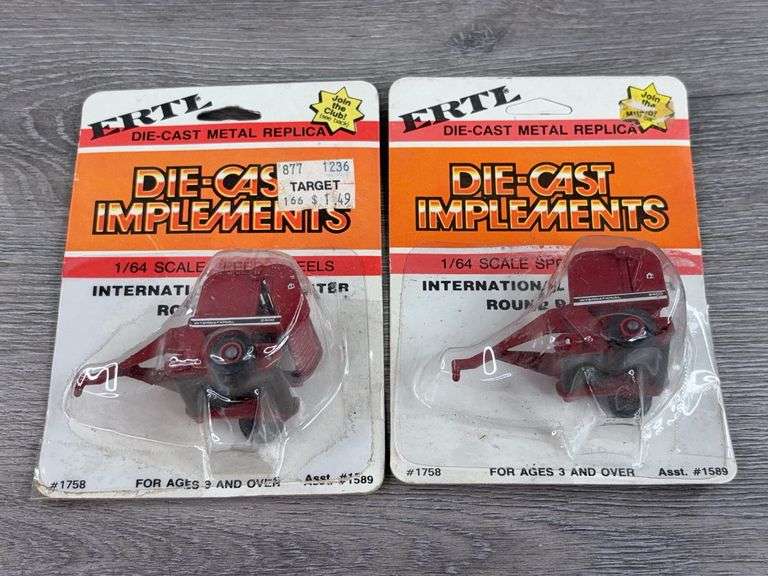 2 International 2400 Round Balers, 1/64, Die-Cast Implements