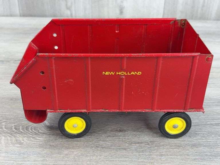 New Holland Forage Wagon, 1/16, Ertl, Missing Hitch & Bars