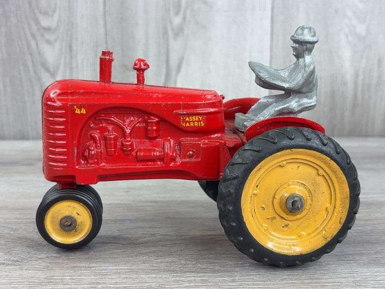 Massey Harris 44 NF W/Driver, Box Is Barn, 1/16, King