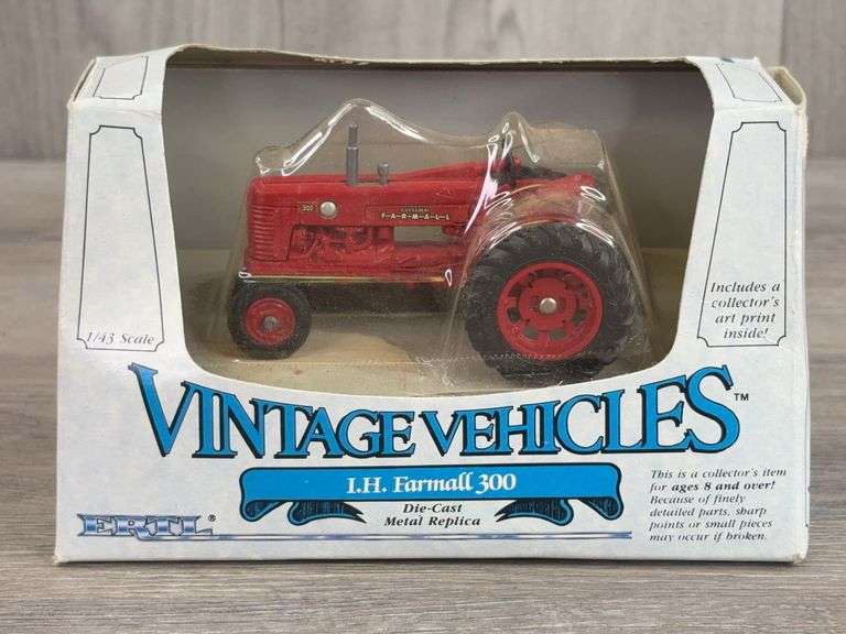 IH McCormick Farmall 300 NF, 1/43, Ertl, Vintage Vehicles