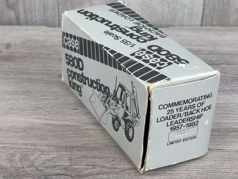 Case 580D Construction King Backhoe/Loader, 1/35