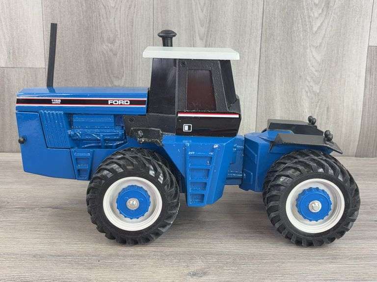 Ford 1156 Versatile 4WD Duals, 1/16, Scale Models