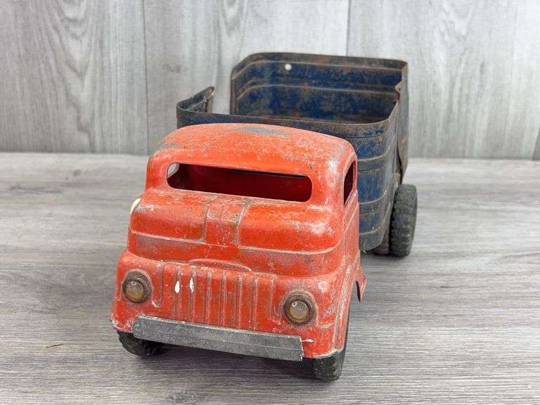 Structo Toys Wind Up Truck, 13”