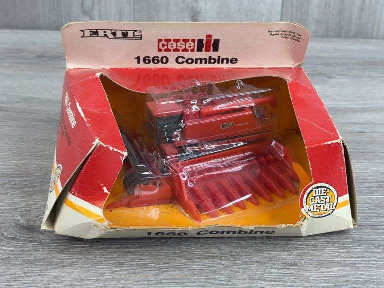 Case International 1660 Combine, 1/64, Ertl, Box Is Damaged
