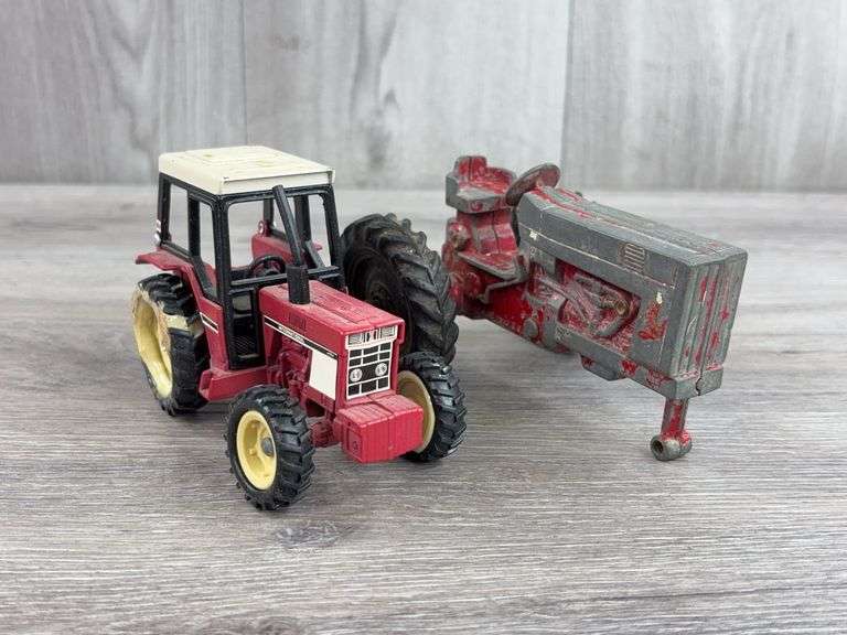 2 International Tractors, 1/32, Ertl, Missing & Damaged Parts