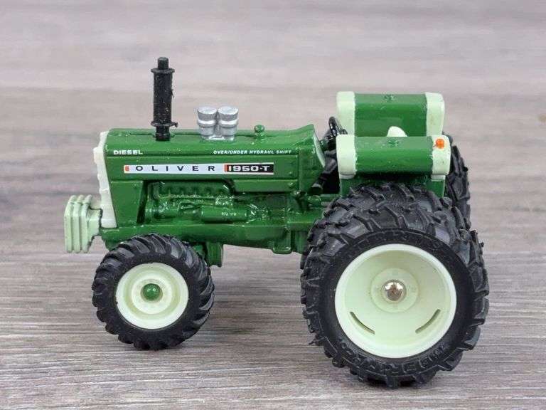 Oliver 1950-T MFD Duals, 1/64, 2002 NFTS, Toy Farmer