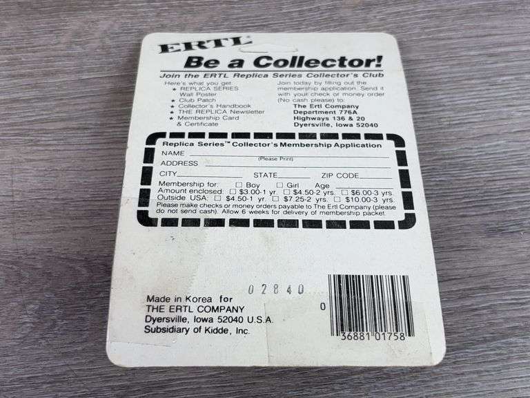 2 International 2400 Round Balers, 1/64, Die-Cast Implements