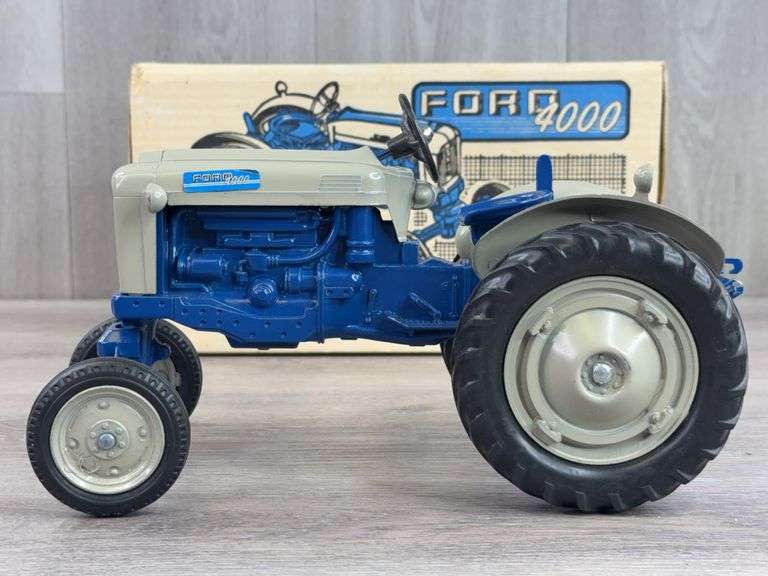 Ford 4000 WF , 1/12, Hubley, 3 PT., Original Box