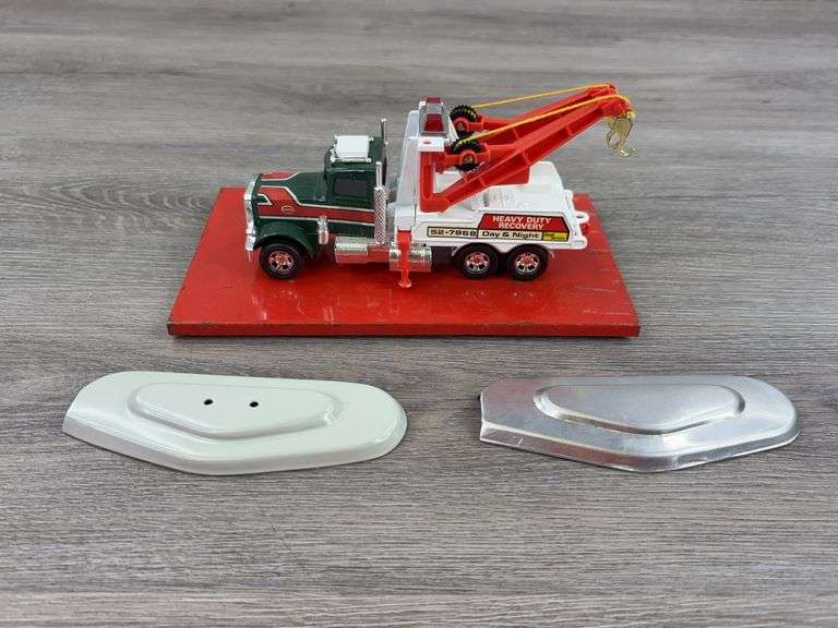 Peterbilt Heavy Duty Recovery Truck-6 1/2”, Lesney, Ertl Trailer Bed-1/16