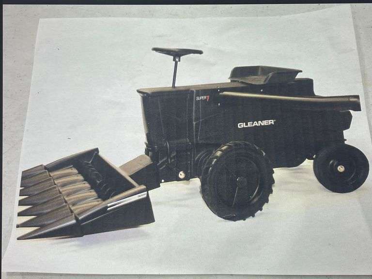 Gleaner Super 7 Black Stealth Pedal Combine, NIB, Scale Models