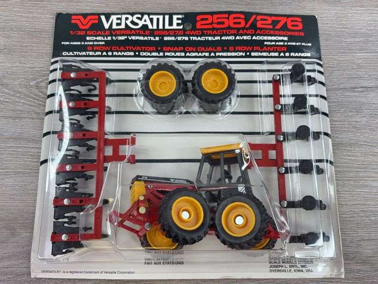 Versatile 256/276 4WD W/Accessories, 1/32, Scale Models